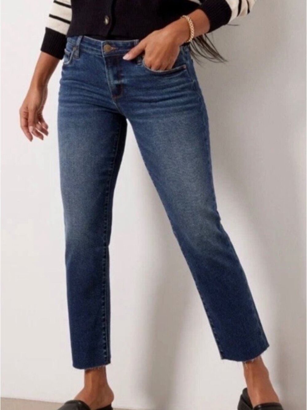 Evereve Ever Straight Jeans Size 26 Blue Mid Rise Raw Hem Cropped Clean Girl